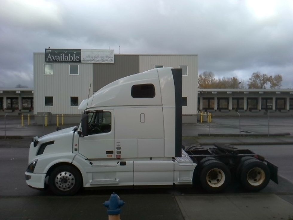 Sleeper Tractor-Heavy Duty Tractors-Volvo-2016-VNL64T670-Tukwila-WA-643,342\n\t\tmiles-$ 37,000 - Image 4