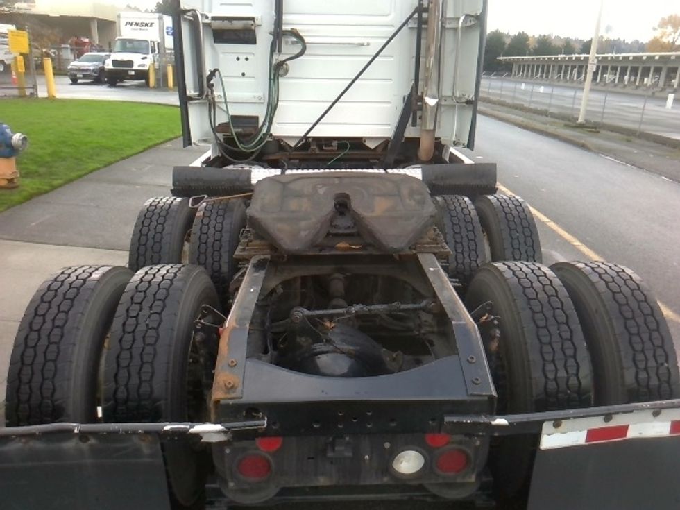 Sleeper Tractor-Heavy Duty Tractors-Volvo-2016-VNL64T670-Tukwila-WA-643,342\n\t\tmiles-$ 37,000 - Image 6