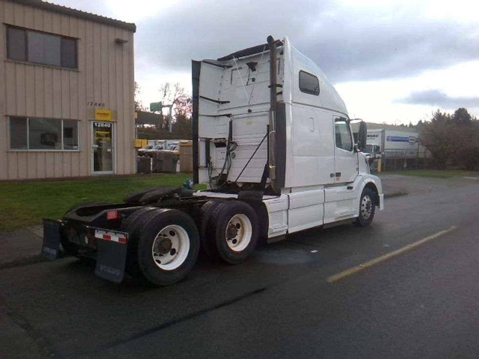 Sleeper Tractor-Heavy Duty Tractors-Volvo-2016-VNL64T670-Tukwila-WA-643,342\n\t\tmiles-$ 37,000 - Image 7