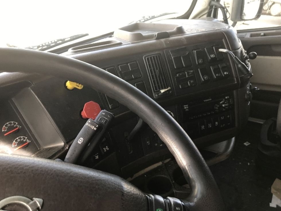 2017 Volvo VNL64T670 Sleeper Tractor