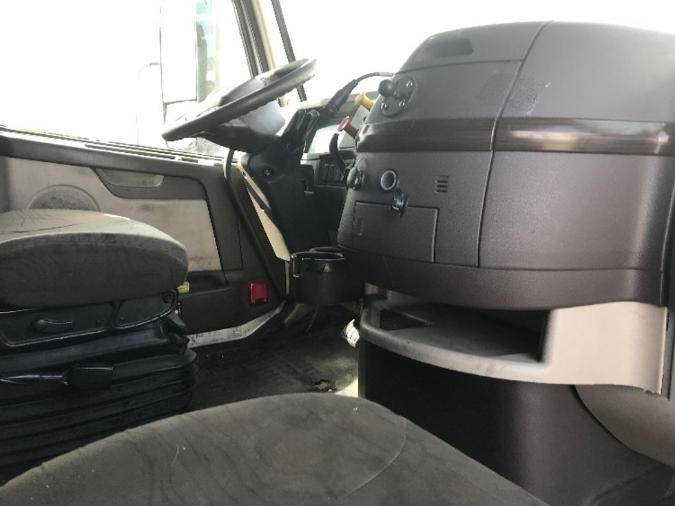 2017 Volvo VNL64T670 Sleeper Tractor