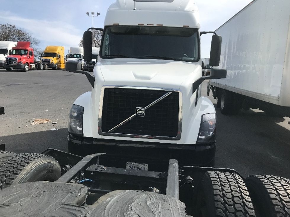 2017 Volvo VNL64T670 Sleeper Tractor