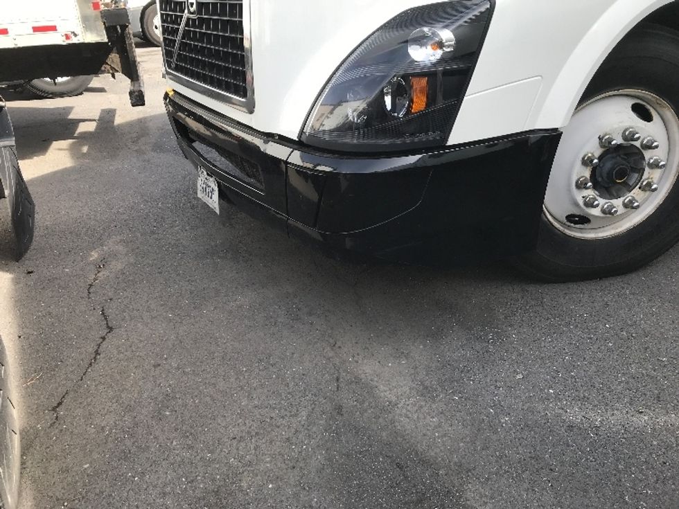 2017 Volvo VNL64T670 Sleeper Tractor