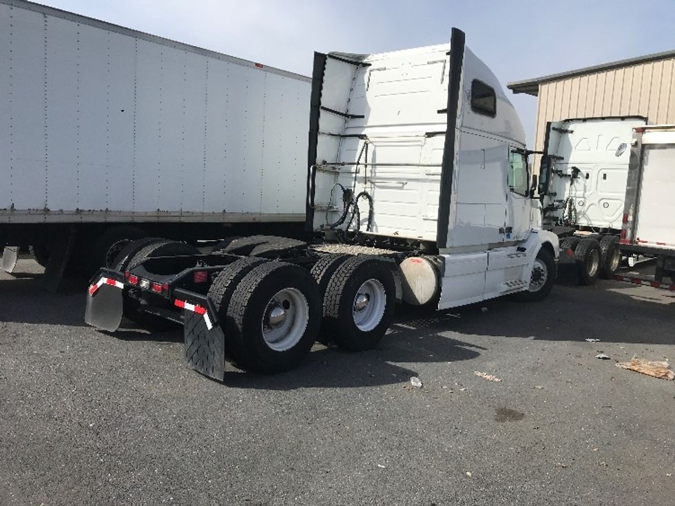 2017 Volvo VNL64T670 Sleeper Tractor