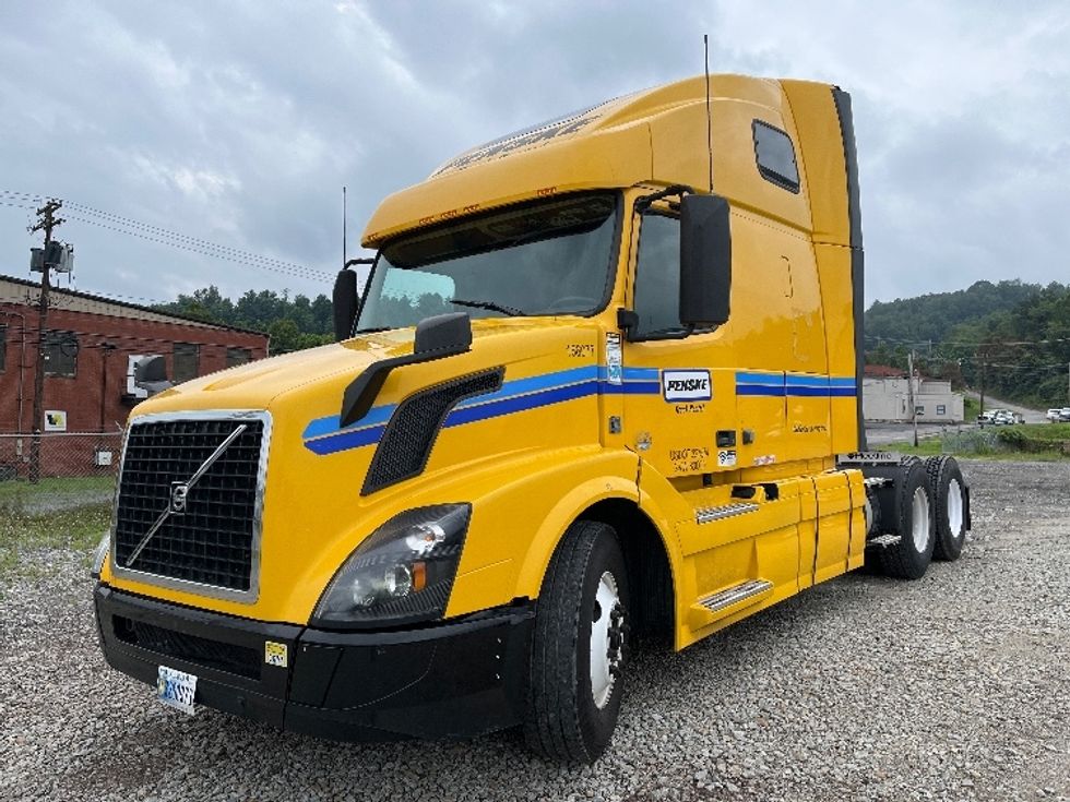 Used 2017 Volvo Tractor Sleeper Tractor Unit 156077 Penske Used Trucks