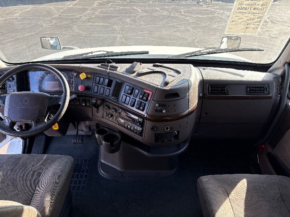 Sleeper Tractor-Heavy Duty Tractors-Volvo-2017-VNL64T670-Phoenix-AZ-639,784\n\t\tmiles-$ 41,000 - Image 12