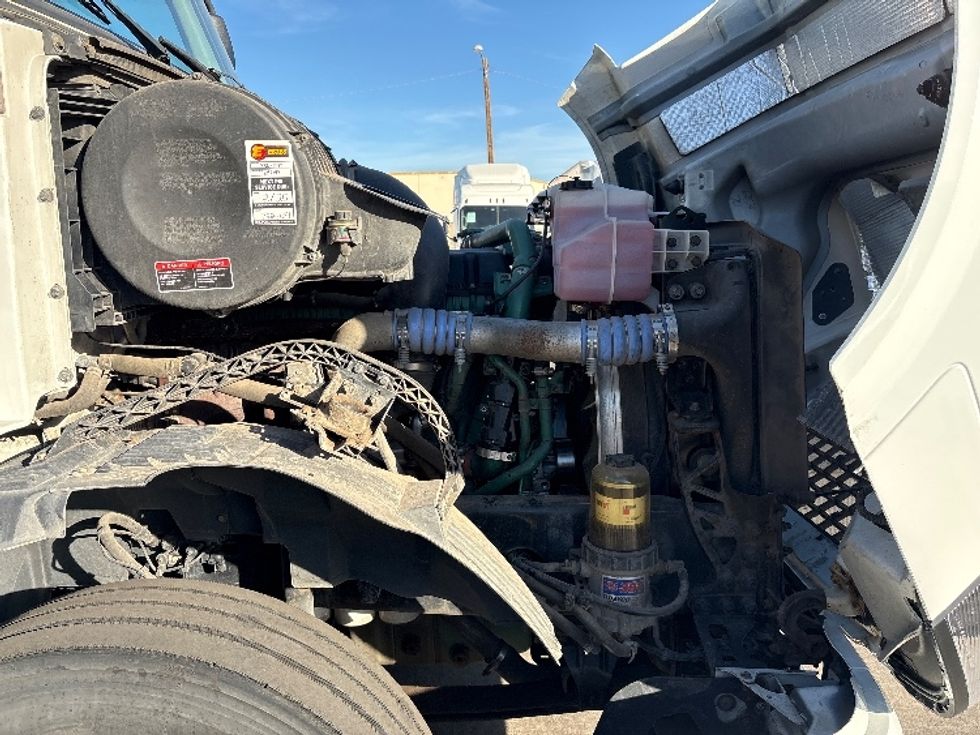 Sleeper Tractor-Heavy Duty Tractors-Volvo-2017-VNL64T670-Phoenix-AZ-639,784\n\t\tmiles-$ 41,000 - Image 20