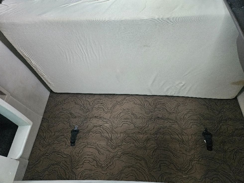 Sleeper Tractor-Heavy Duty Tractors-Volvo-2017-VNL64T670-Roseville-MN-679,861\n\t\tmiles-$ 43,000 - Image 17