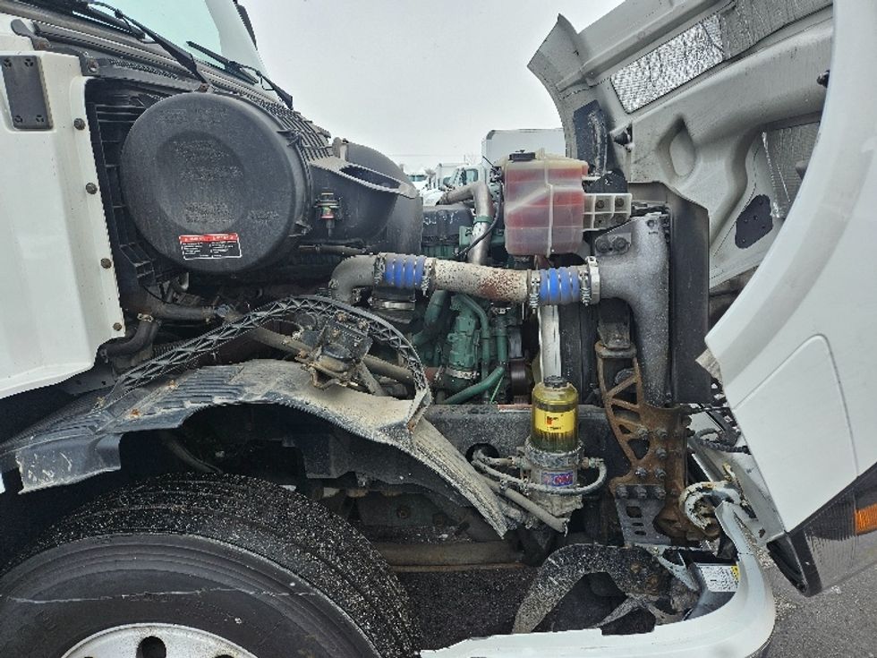 Sleeper Tractor-Heavy Duty Tractors-Volvo-2017-VNL64T670-Roseville-MN-679,861\n\t\tmiles-$ 43,000 - Image 20