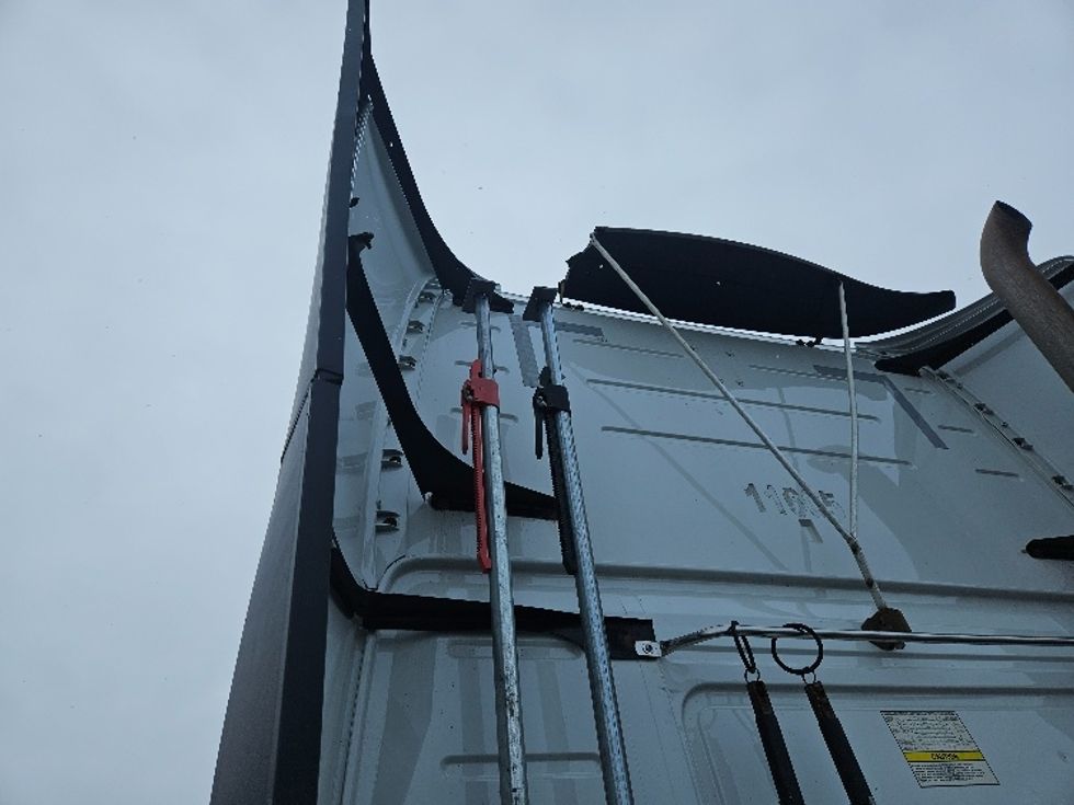 Sleeper Tractor-Heavy Duty Tractors-Volvo-2017-VNL64T670-Roseville-MN-679,861\n\t\tmiles-$ 43,000 - Image 22