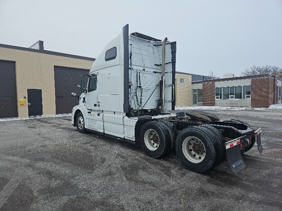 Sleeper Tractor-Heavy Duty Tractors-Volvo-2017-VNL64T670-Roseville-MN-679,861\n\t\tmiles-$ 43,000 - Image 5