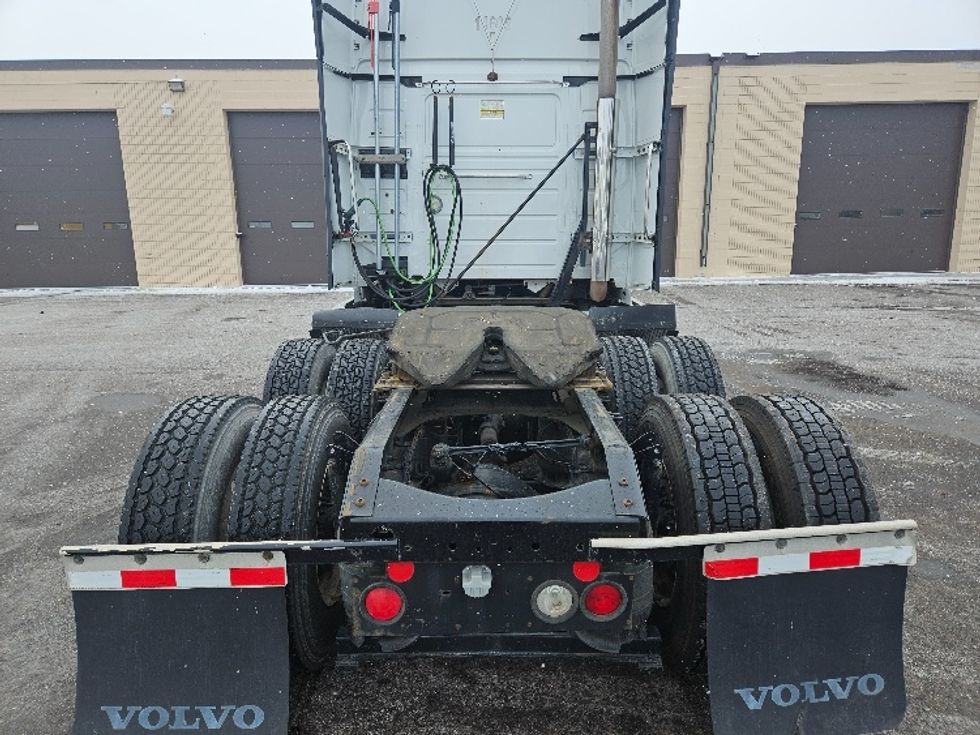 Sleeper Tractor-Heavy Duty Tractors-Volvo-2017-VNL64T670-Roseville-MN-679,861\n\t\tmiles-$ 43,000 - Image 6