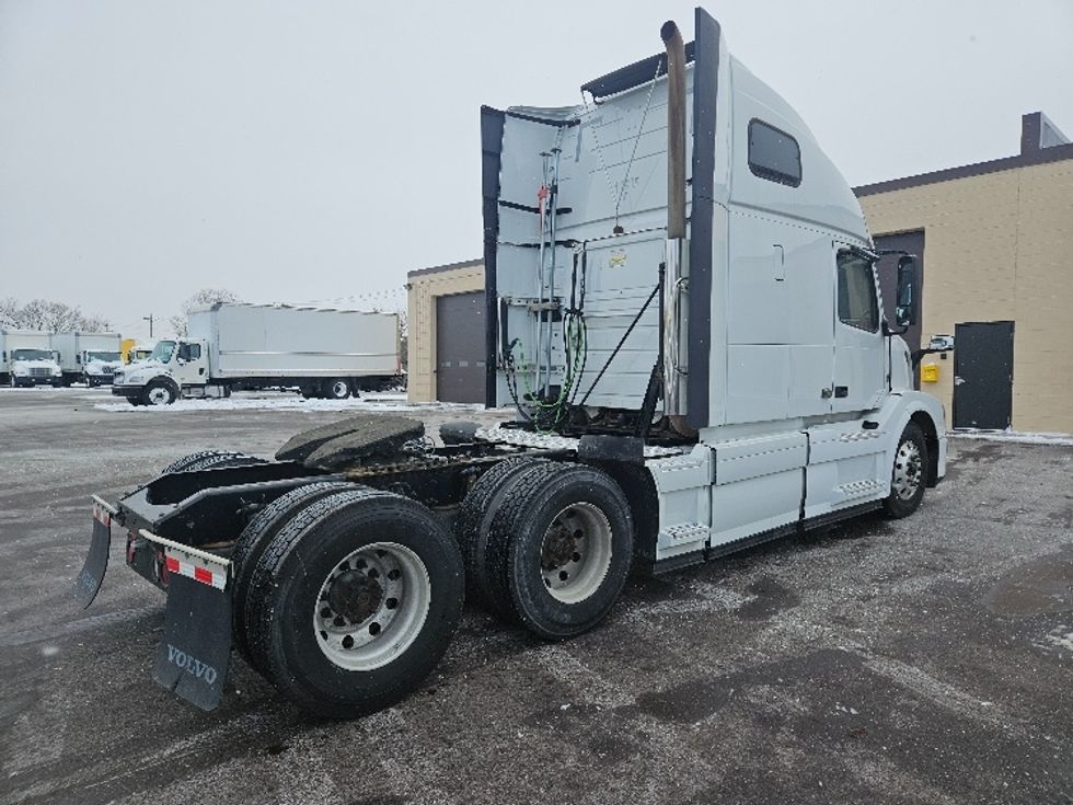 Sleeper Tractor-Heavy Duty Tractors-Volvo-2017-VNL64T670-Roseville-MN-679,861\n\t\tmiles-$ 43,000 - Image 7