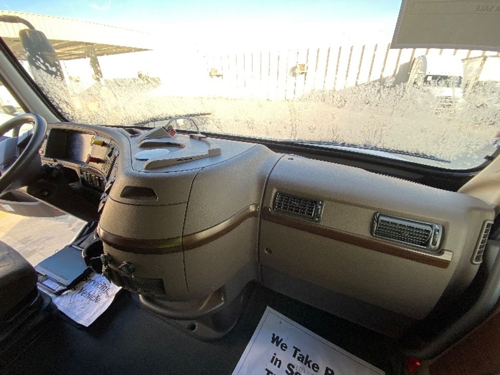 Sleeper Tractor-Heavy Duty Tractors-Volvo-2017-VNL64T670-Salt Lake City-UT-601,497\n\t\tmiles-$ 42,500 - Image 14