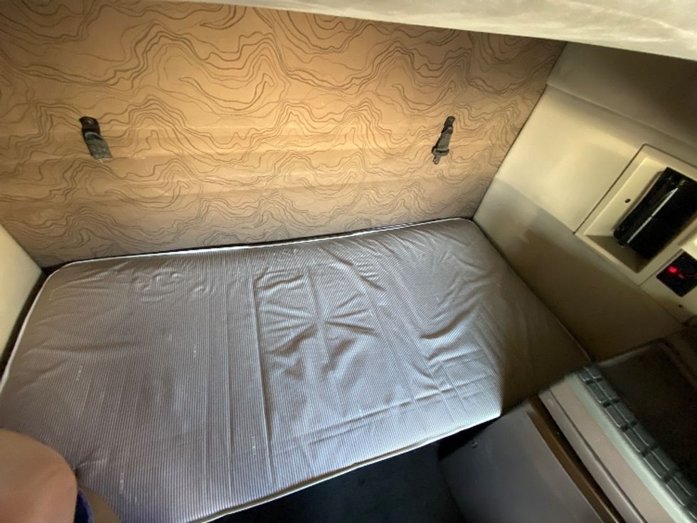 Sleeper Tractor-Heavy Duty Tractors-Volvo-2017-VNL64T670-Salt Lake City-UT-601,497\n\t\tmiles-$ 42,500 - Image 16