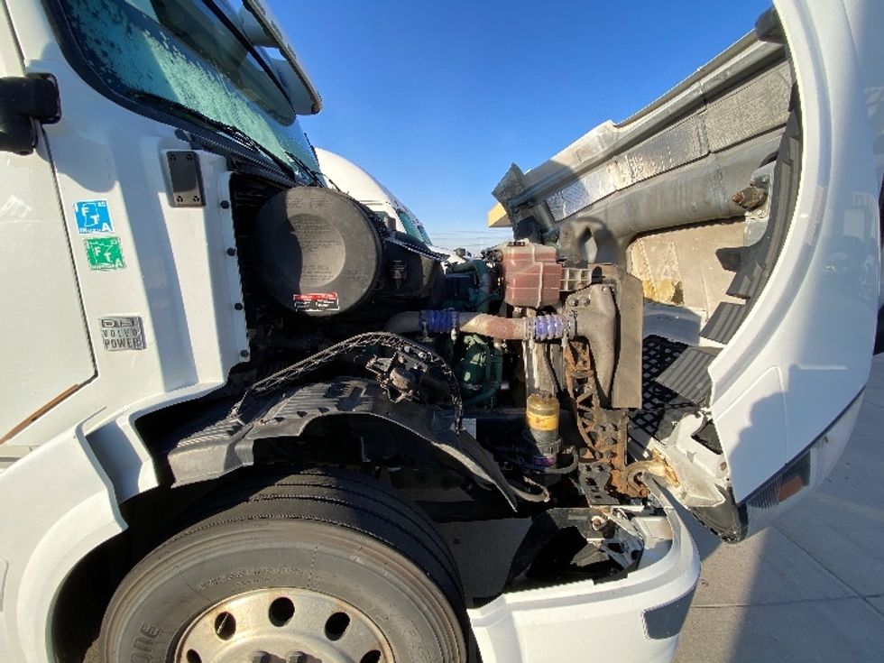Sleeper Tractor-Heavy Duty Tractors-Volvo-2017-VNL64T670-Salt Lake City-UT-601,497\n\t\tmiles-$ 42,500 - Image 19