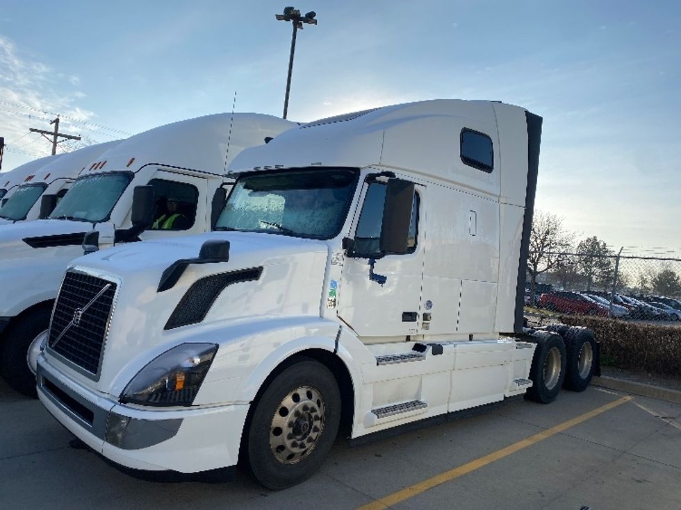 Sleeper Tractor-Heavy Duty Tractors-Volvo-2017-VNL64T670-Salt Lake City-UT-601,497\n\t\tmiles-$ 42,500 - Image 2