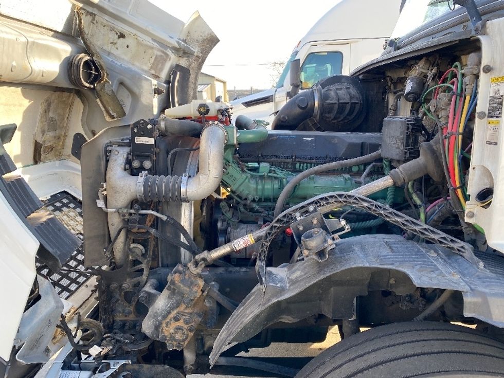 Sleeper Tractor-Heavy Duty Tractors-Volvo-2017-VNL64T670-Salt Lake City-UT-601,497\n\t\tmiles-$ 42,500 - Image 20