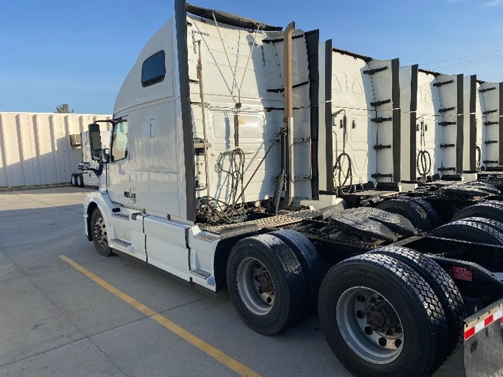 Sleeper Tractor-Heavy Duty Tractors-Volvo-2017-VNL64T670-Salt Lake City-UT-601,497\n\t\tmiles-$ 42,500 - Image 4