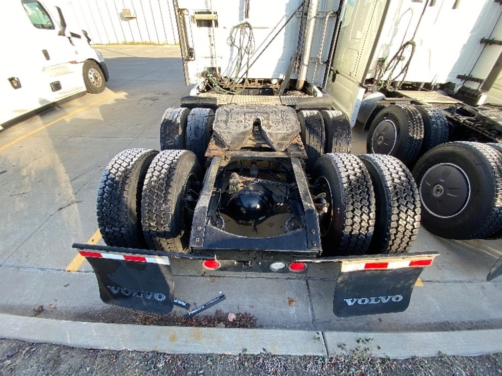 Sleeper Tractor-Heavy Duty Tractors-Volvo-2017-VNL64T670-Salt Lake City-UT-601,497\n\t\tmiles-$ 42,500 - Image 5