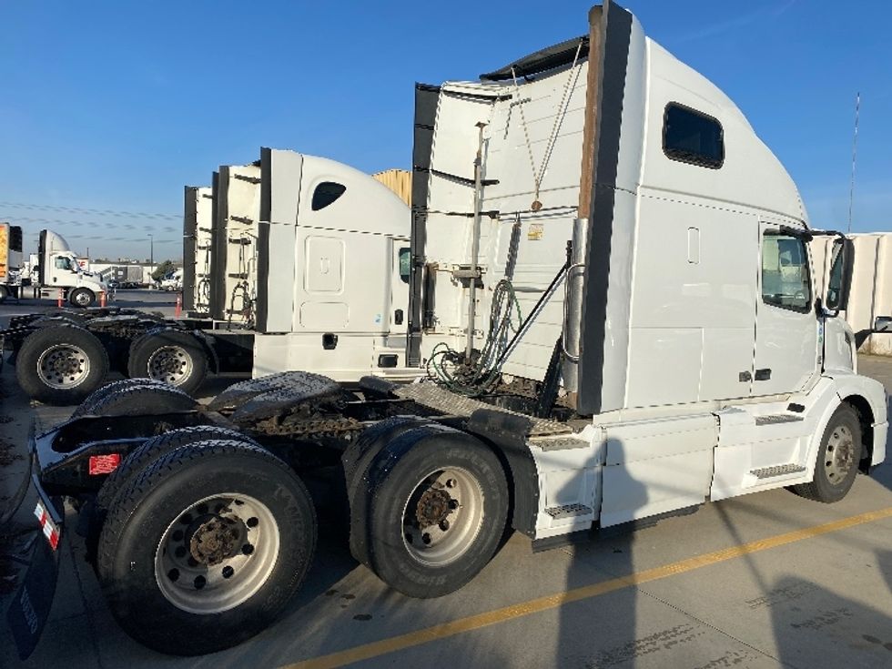 Sleeper Tractor-Heavy Duty Tractors-Volvo-2017-VNL64T670-Salt Lake City-UT-601,497\n\t\tmiles-$ 42,500 - Image 6