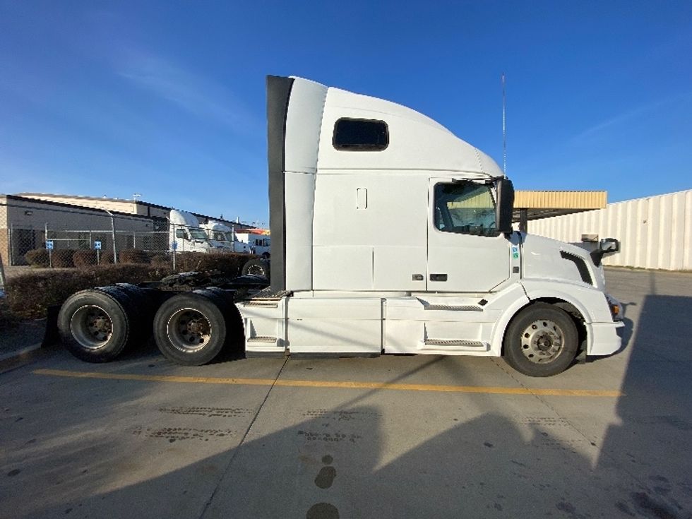 Sleeper Tractor-Heavy Duty Tractors-Volvo-2017-VNL64T670-Salt Lake City-UT-601,497\n\t\tmiles-$ 42,500 - Image 7