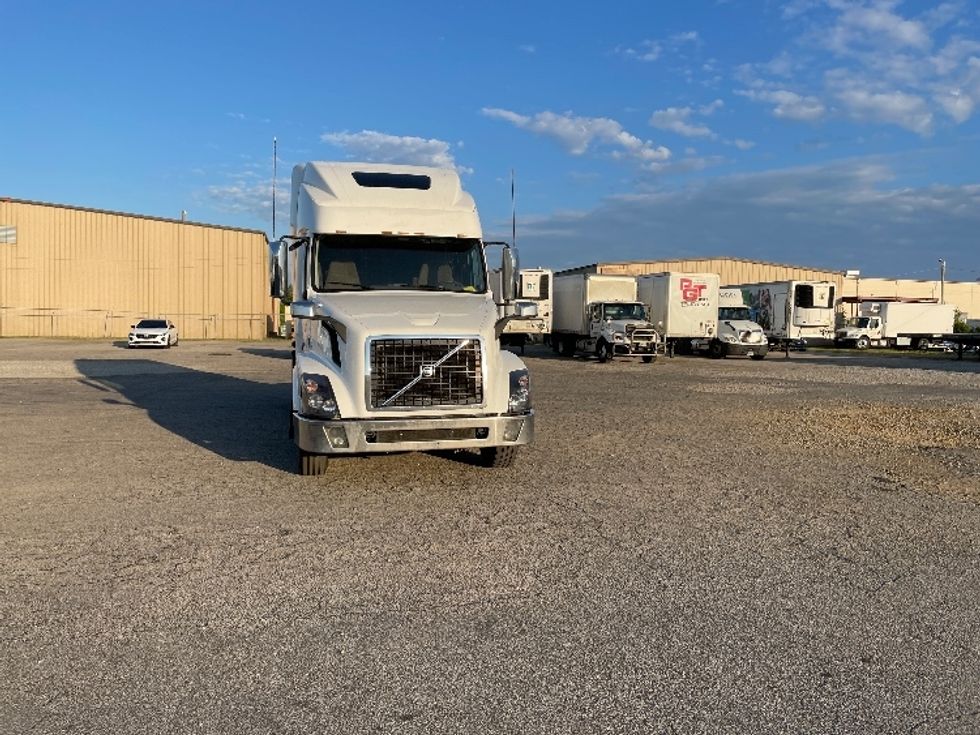 2018 Volvo VNL64T780 Sleeper Tractor