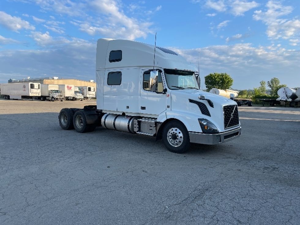 2018 Volvo VNL64T780 Sleeper Tractor