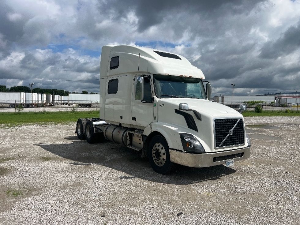 Sleeper Tractor-Heavy Duty Tractors-Volvo-2018-VNL64T780-Sellersburg-IN-619,146\n\t\tmiles-$ 45,750 - Image 1