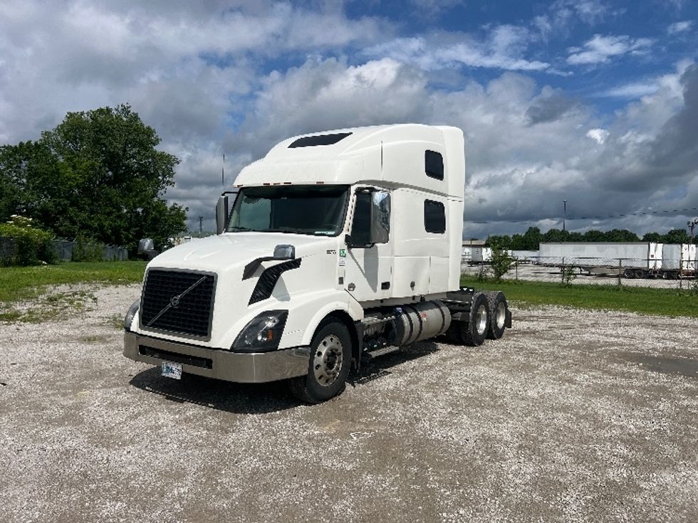 Sleeper Tractor-Heavy Duty Tractors-Volvo-2018-VNL64T780-Sellersburg-IN-619,146\n\t\tmiles-$ 45,750 - Image 3
