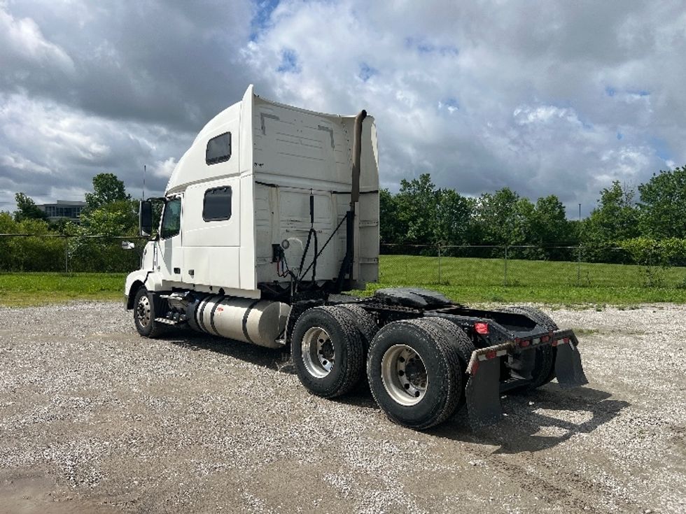 Sleeper Tractor-Heavy Duty Tractors-Volvo-2018-VNL64T780-Sellersburg-IN-619,146\n\t\tmiles-$ 45,750 - Image 5