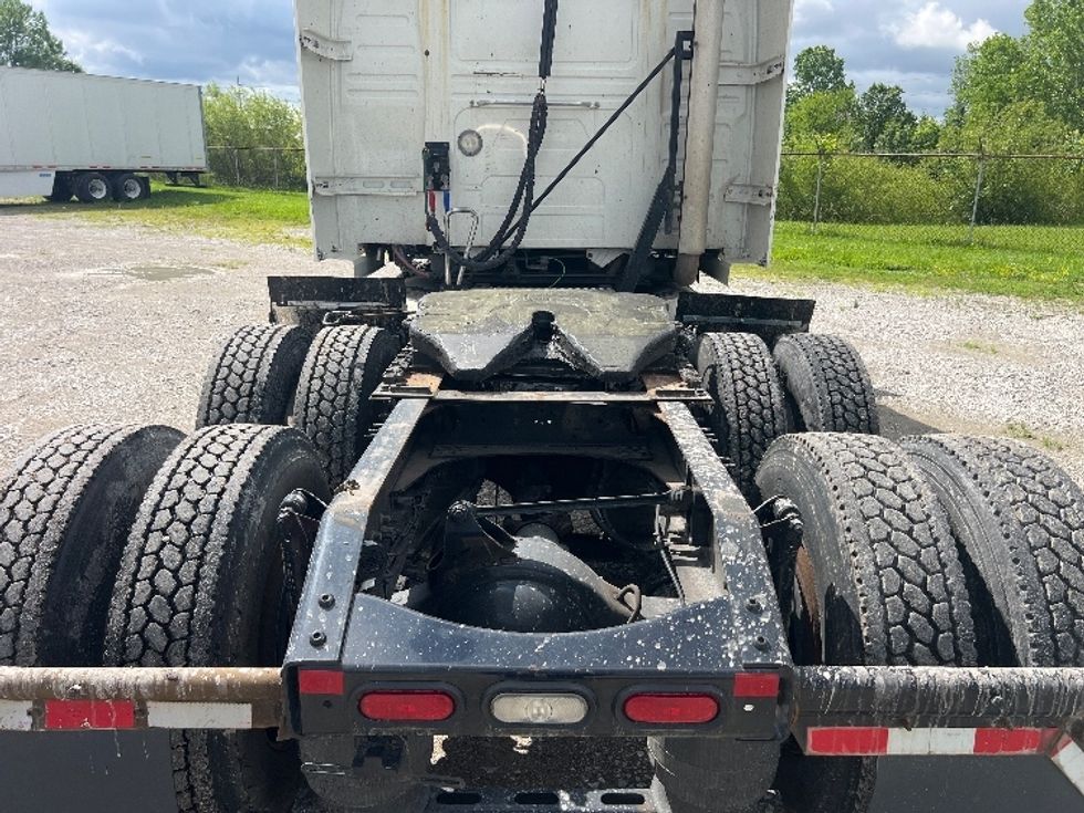Sleeper Tractor-Heavy Duty Tractors-Volvo-2018-VNL64T780-Sellersburg-IN-619,146\n\t\tmiles-$ 45,750 - Image 6