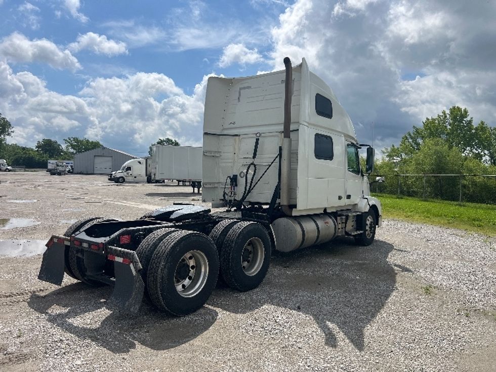 Sleeper Tractor-Heavy Duty Tractors-Volvo-2018-VNL64T780-Sellersburg-IN-619,146\n\t\tmiles-$ 45,750 - Image 7