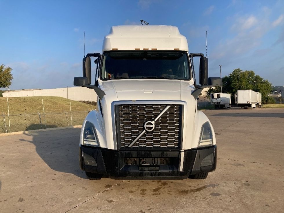 Sleeper Tractor-Heavy Duty Tractors-Volvo-2019-VNL42760-Grand Prairie-TX-527,674\n\t\tmiles-$ 56,750 - Image 2