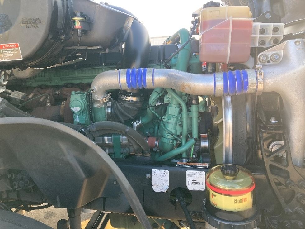 Sleeper Tractor-Heavy Duty Tractors-Volvo-2019-VNL42760-Grand Prairie-TX-527,674\n\t\tmiles-$ 56,750 - Image 20