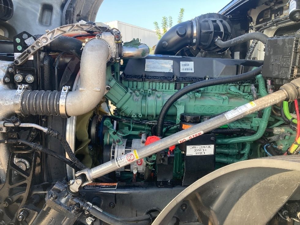 Sleeper Tractor-Heavy Duty Tractors-Volvo-2019-VNL42760-Grand Prairie-TX-527,674\n\t\tmiles-$ 56,750 - Image 21