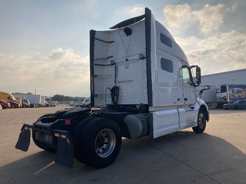 Sleeper Tractor-Heavy Duty Tractors-Volvo-2019-VNL42760-Grand Prairie-TX-527,674\n\t\tmiles-$ 56,750 - Image 7