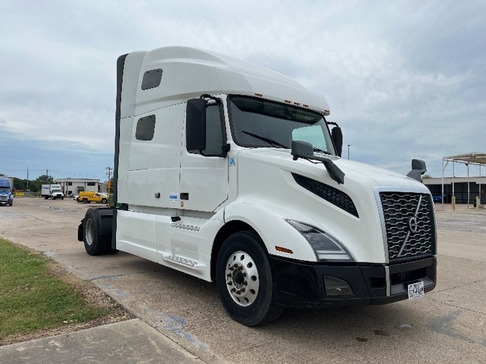 Sleeper Tractor-Heavy Duty Tractors-Volvo-2019-VNL42760-Katy-TX-510,435\n\t\tmiles-$ 59,000 - Image 1