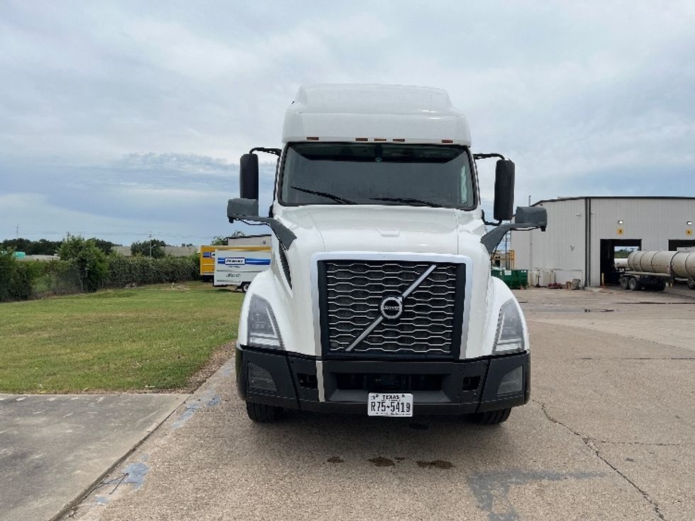 2019 Volvo Truck VNL photo 2
