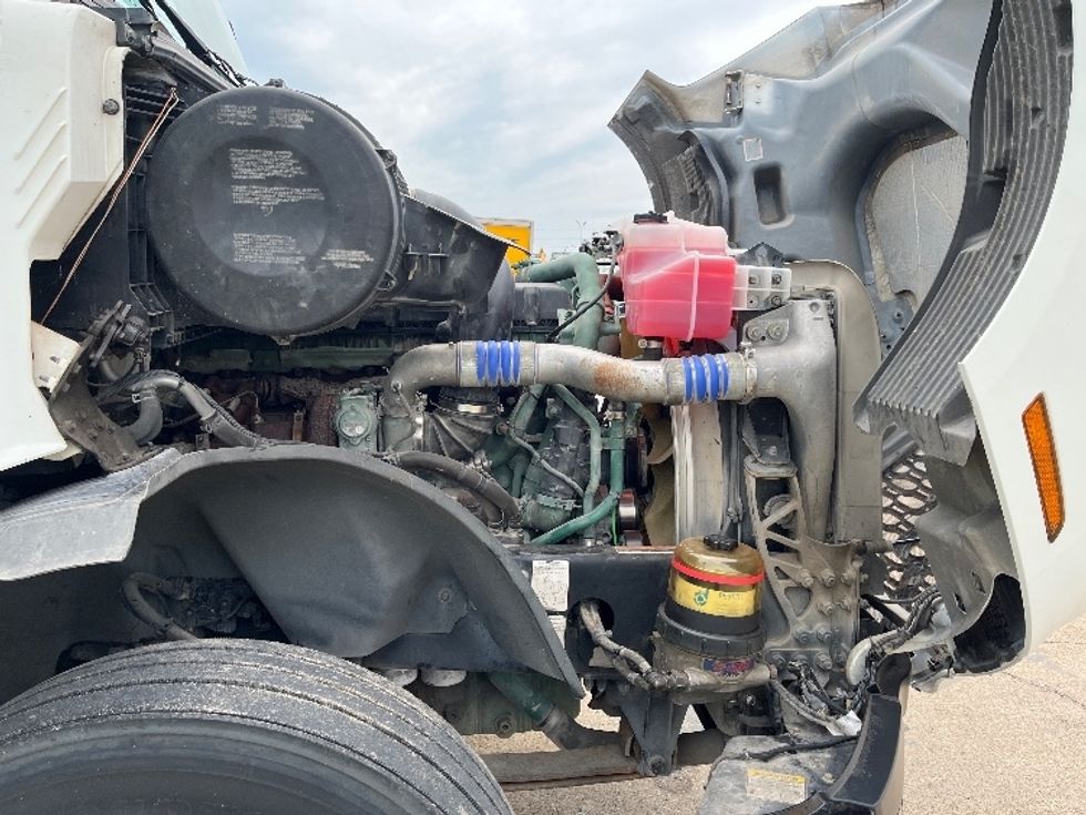 Sleeper Tractor-Heavy Duty Tractors-Volvo-2019-VNL42760-Katy-TX-510,435\n\t\tmiles-$ 59,000 - Image 20