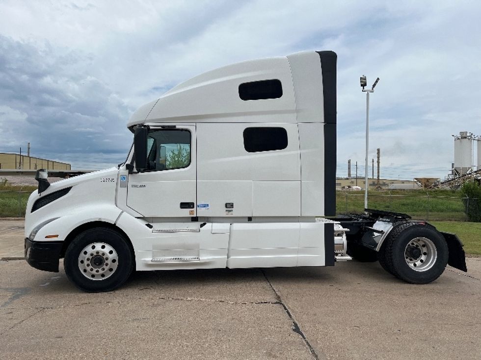 2019 Volvo Truck VNL photo 4