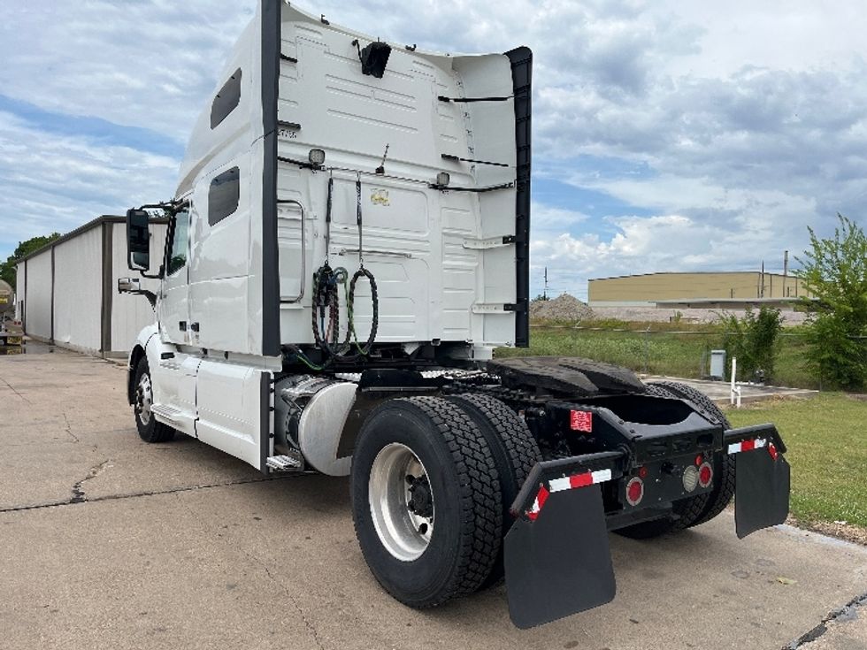 Sleeper Tractor-Heavy Duty Tractors-Volvo-2019-VNL42760-Katy-TX-510,435\n\t\tmiles-$ 59,000 - Image 5