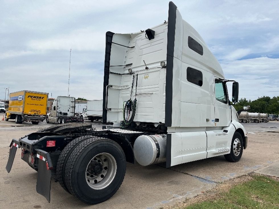 Sleeper Tractor-Heavy Duty Tractors-Volvo-2019-VNL42760-Katy-TX-510,435\n\t\tmiles-$ 59,000 - Image 7