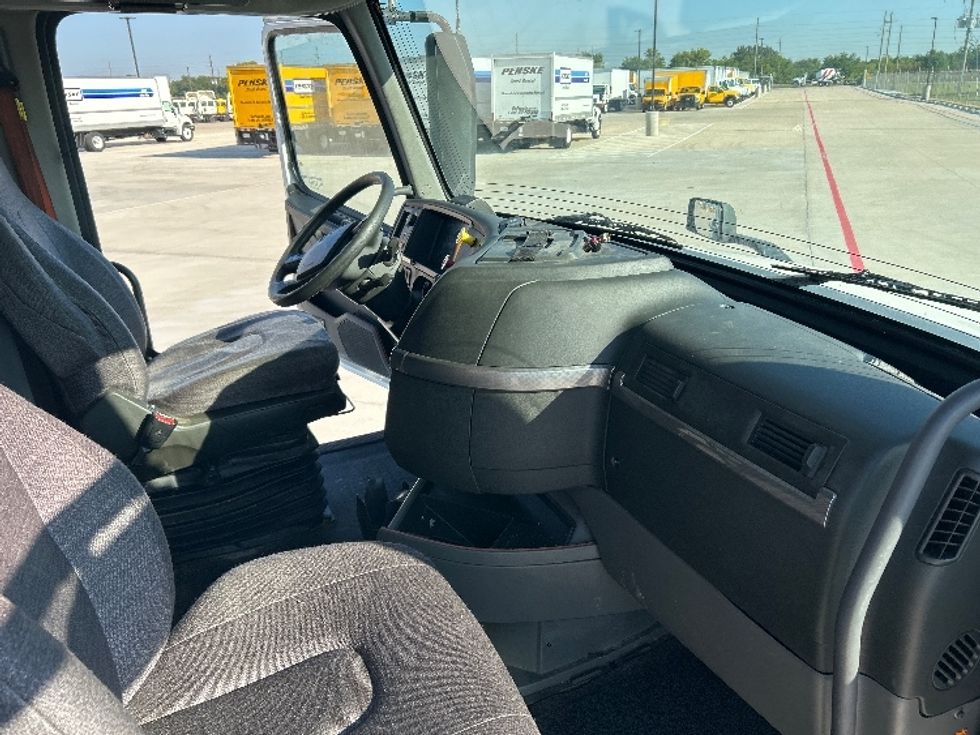 Sleeper Tractor-Heavy Duty Tractors-Volvo-2019-VNL42760-Katy-TX-538,676\n\t\tmiles-$ 57,000 - Image 14