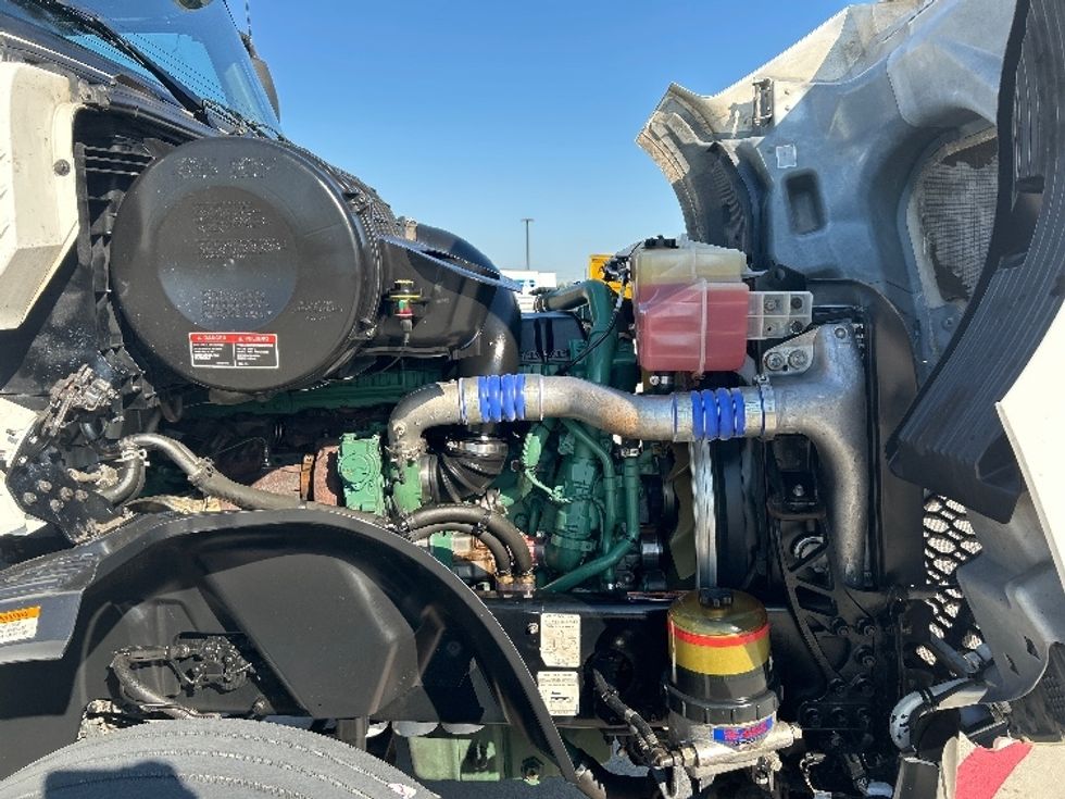 Sleeper Tractor-Heavy Duty Tractors-Volvo-2019-VNL42760-Katy-TX-538,676\n\t\tmiles-$ 57,000 - Image 19