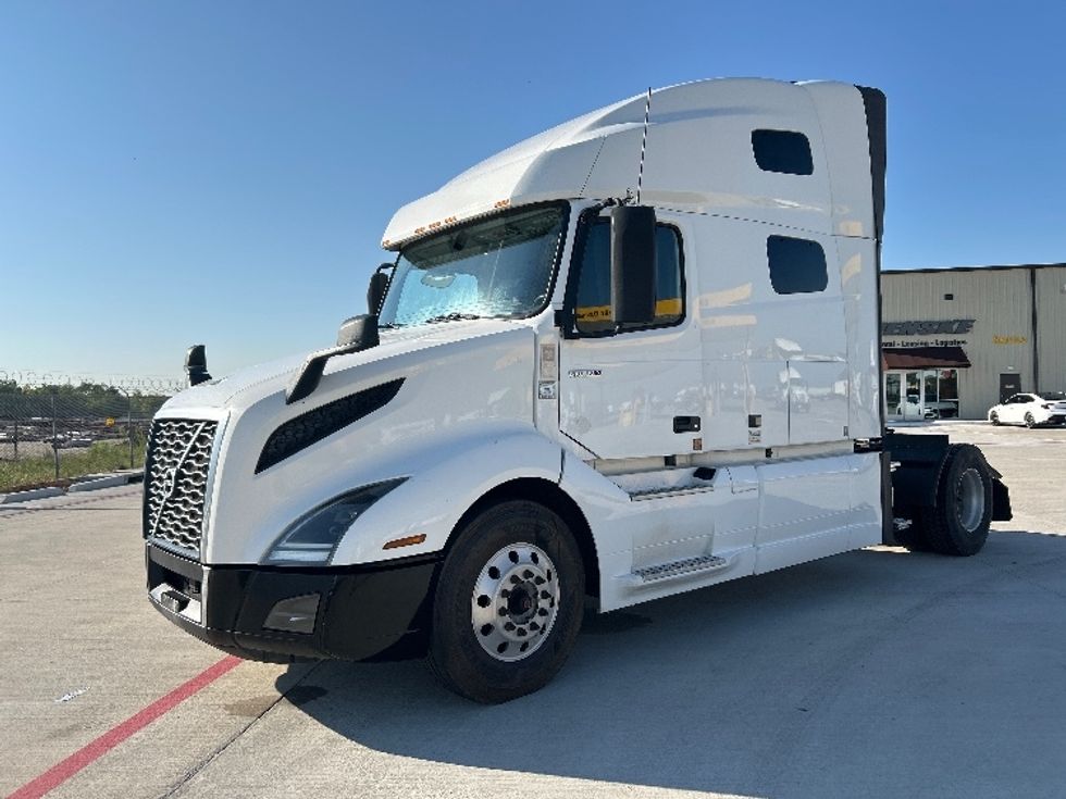 Sleeper Tractor-Heavy Duty Tractors-Volvo-2019-VNL42760-Katy-TX-538,676\n\t\tmiles-$ 57,000 - Image 2