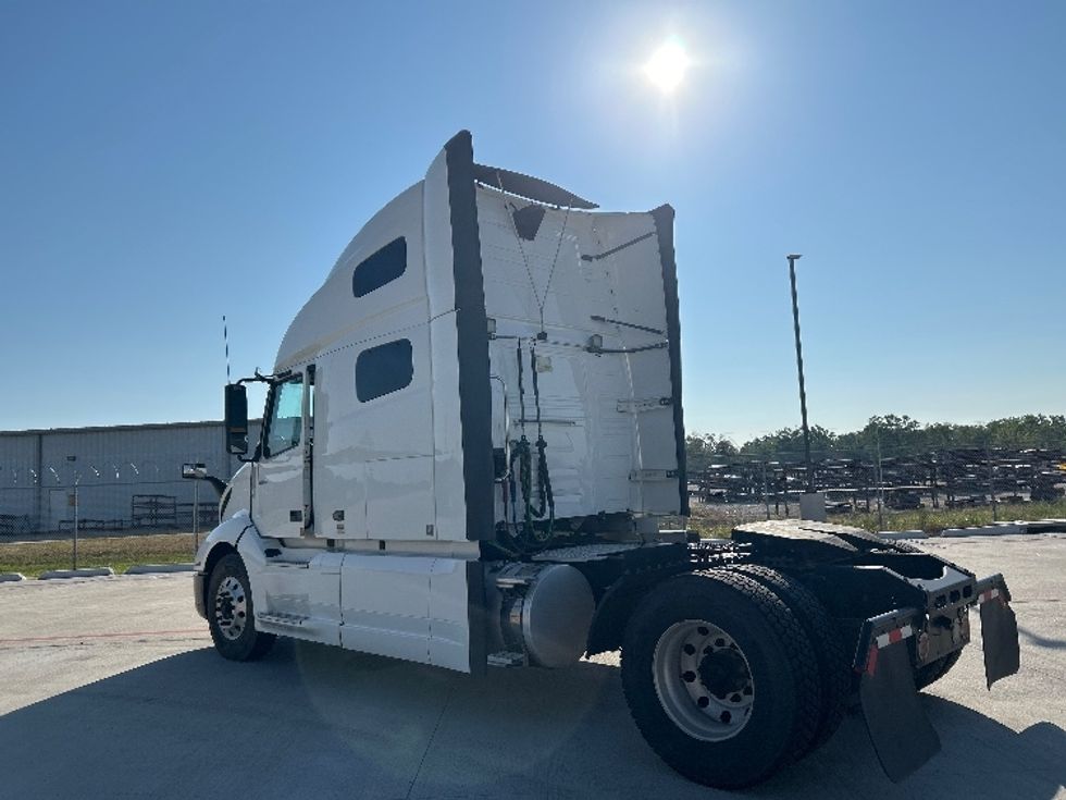 Sleeper Tractor-Heavy Duty Tractors-Volvo-2019-VNL42760-Katy-TX-538,676\n\t\tmiles-$ 57,000 - Image 4
