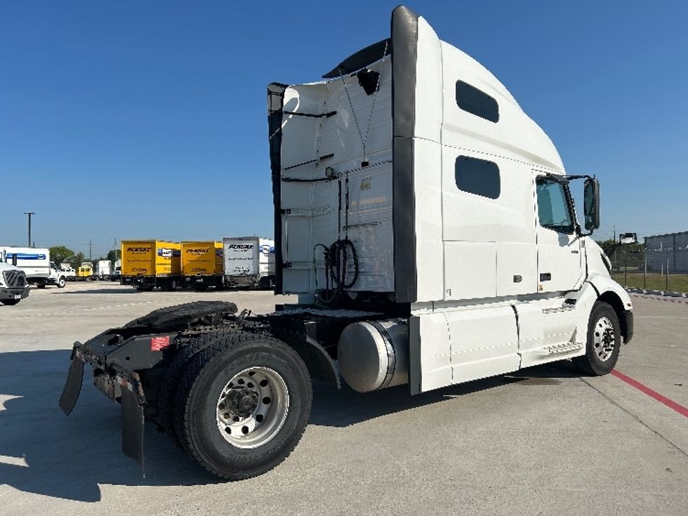 Sleeper Tractor-Heavy Duty Tractors-Volvo-2019-VNL42760-Katy-TX-538,676\n\t\tmiles-$ 57,000 - Image 6