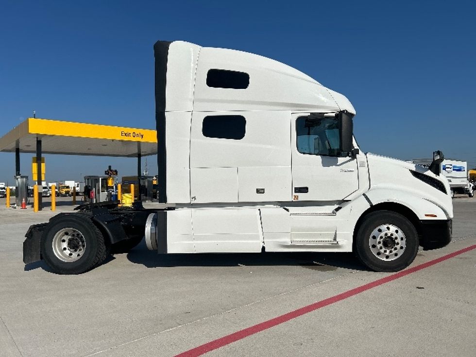 Sleeper Tractor-Heavy Duty Tractors-Volvo-2019-VNL42760-Katy-TX-538,676\n\t\tmiles-$ 57,000 - Image 7