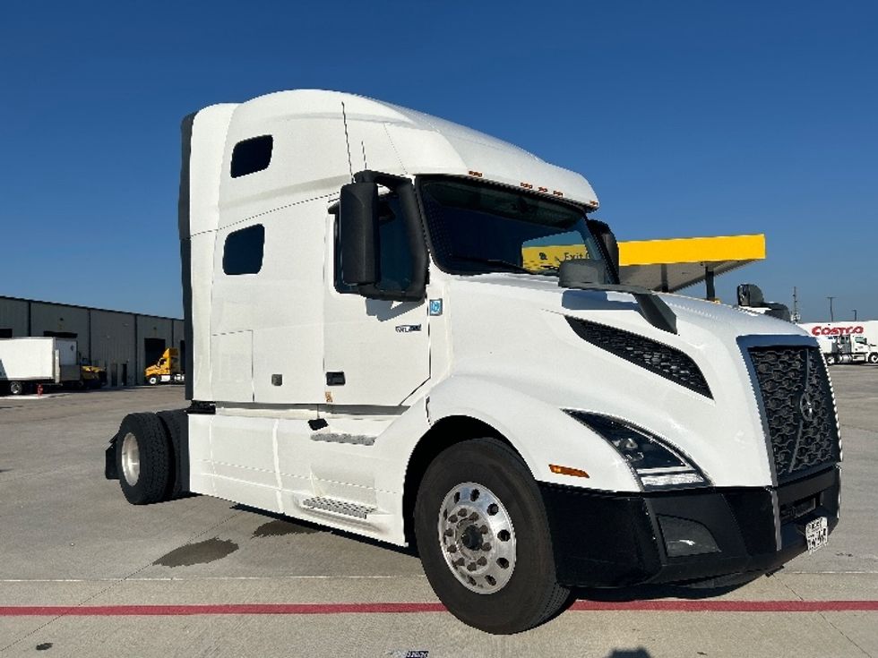 Sleeper Tractor-Heavy Duty Tractors-Volvo-2019-VNL42760-Katy-TX-571,470\n\t\tmiles-$ 54,500 - Image 1